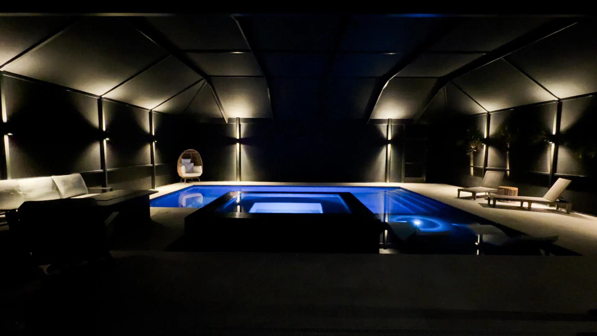 Sleek LED lighting around a covered pool and spa area in a Land O' Lakes backyard.