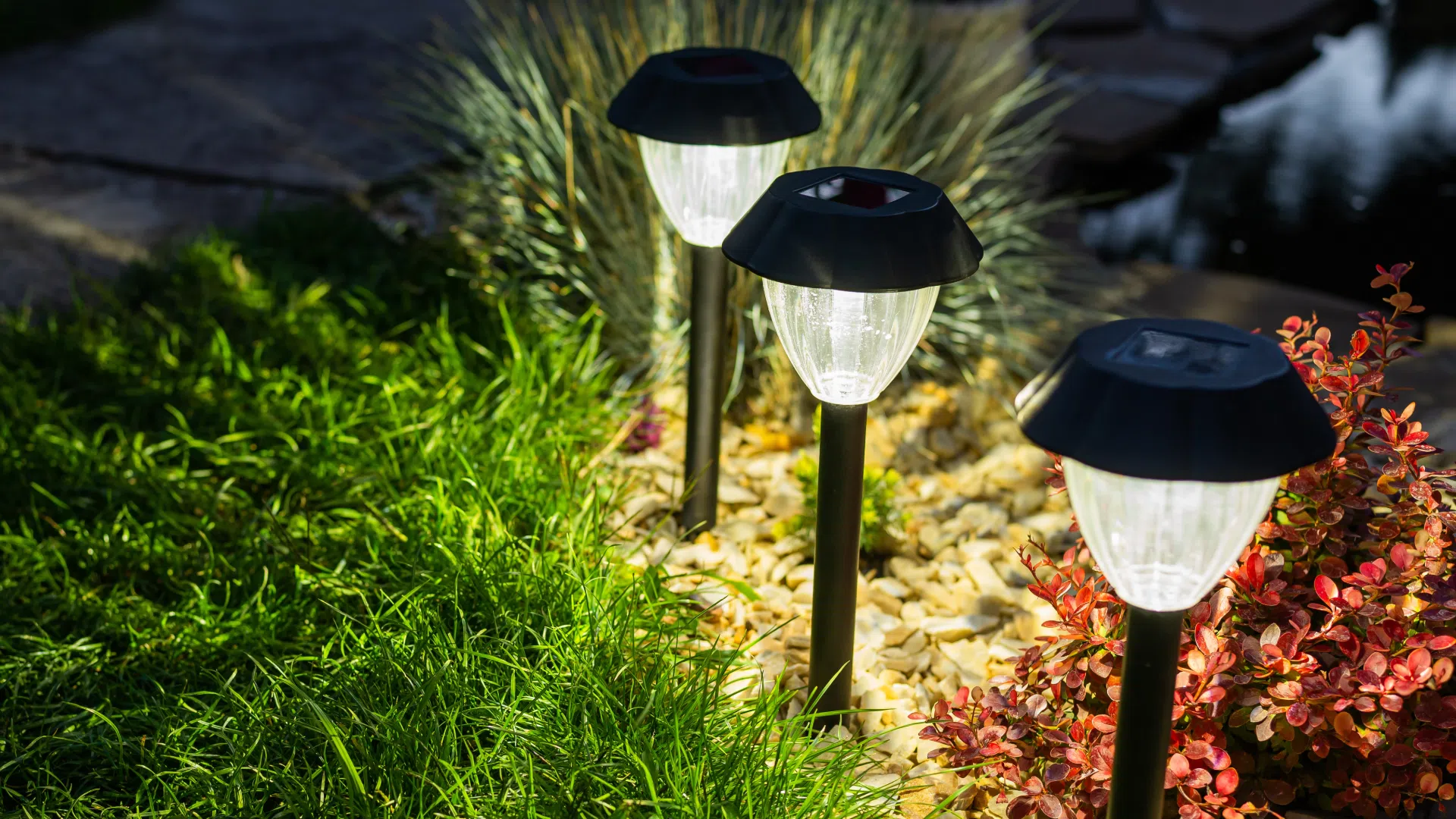 pros and cons of outdoor solar lights